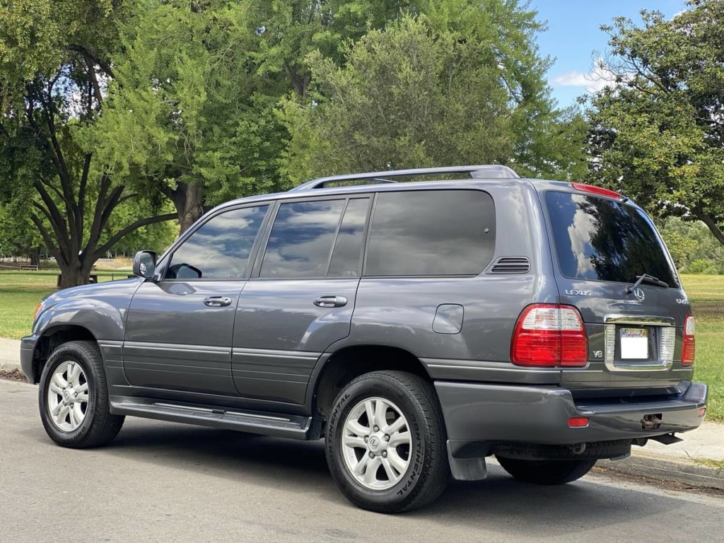 2005 Lexus LX570 | New Old Cars