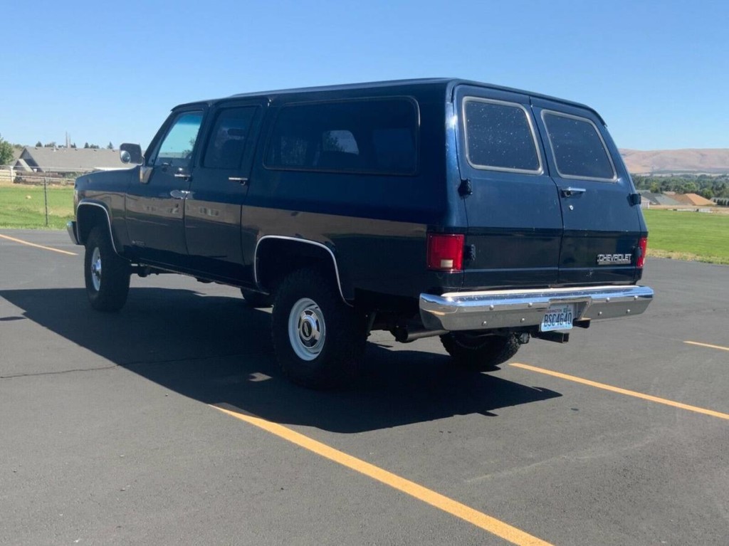 1990 Chevrolet Suburban Scottsdale 4x4 square body for sale 4