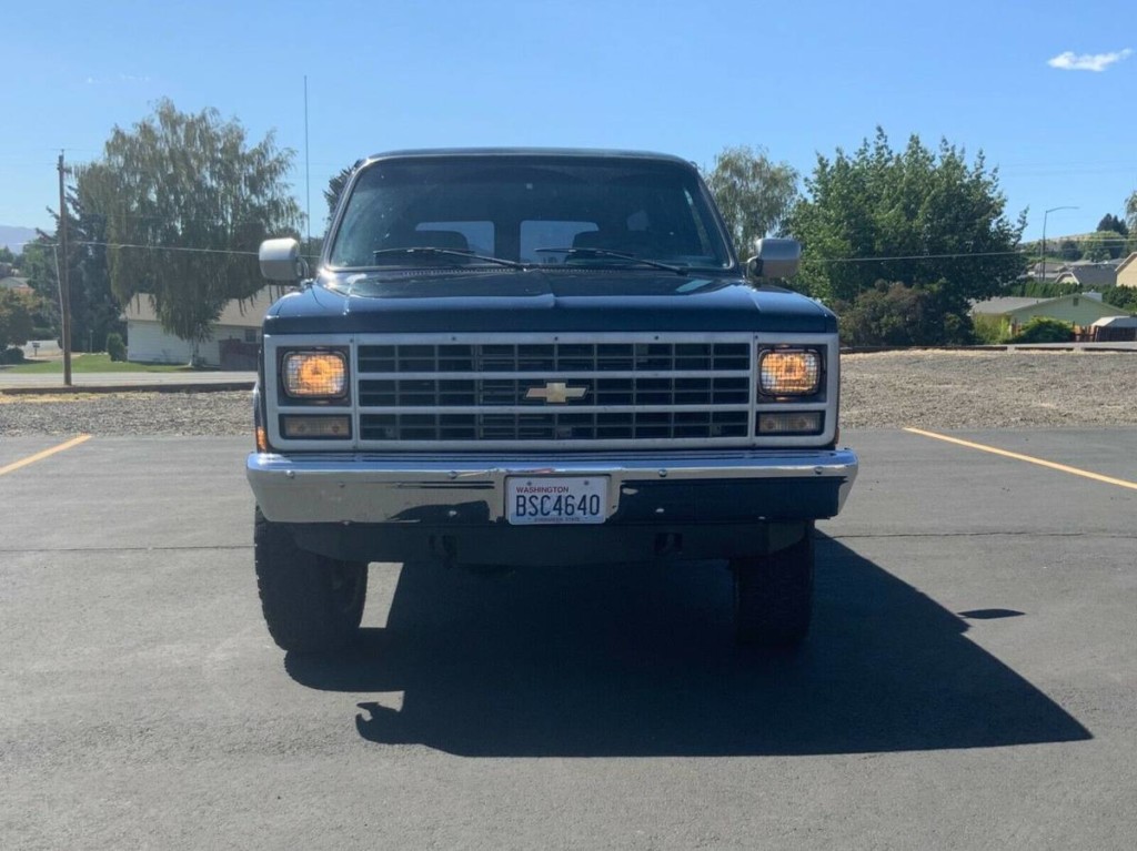 1990 Chevrolet Suburban Scottsdale 4x4 square body for sale 2