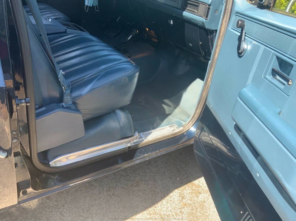 1990 Chevrolet Suburban Scottsdale 4x4 square body for sale 7