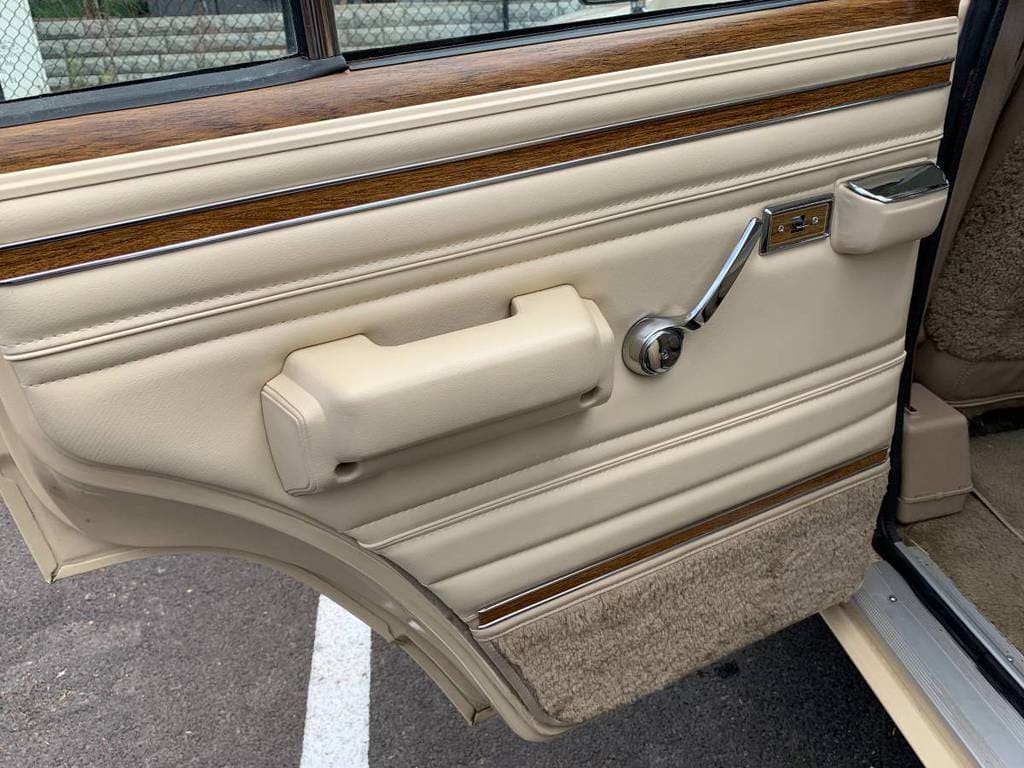 1989 Jeep Grand Wagoneer original one owner for sale classifieds interior 6